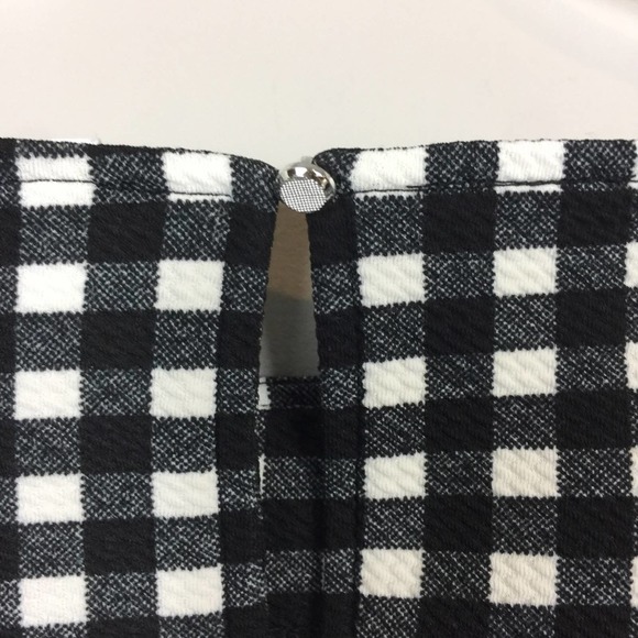 Black and White Gingham Short Sleeve Top Size Small - Picture 6 of 7